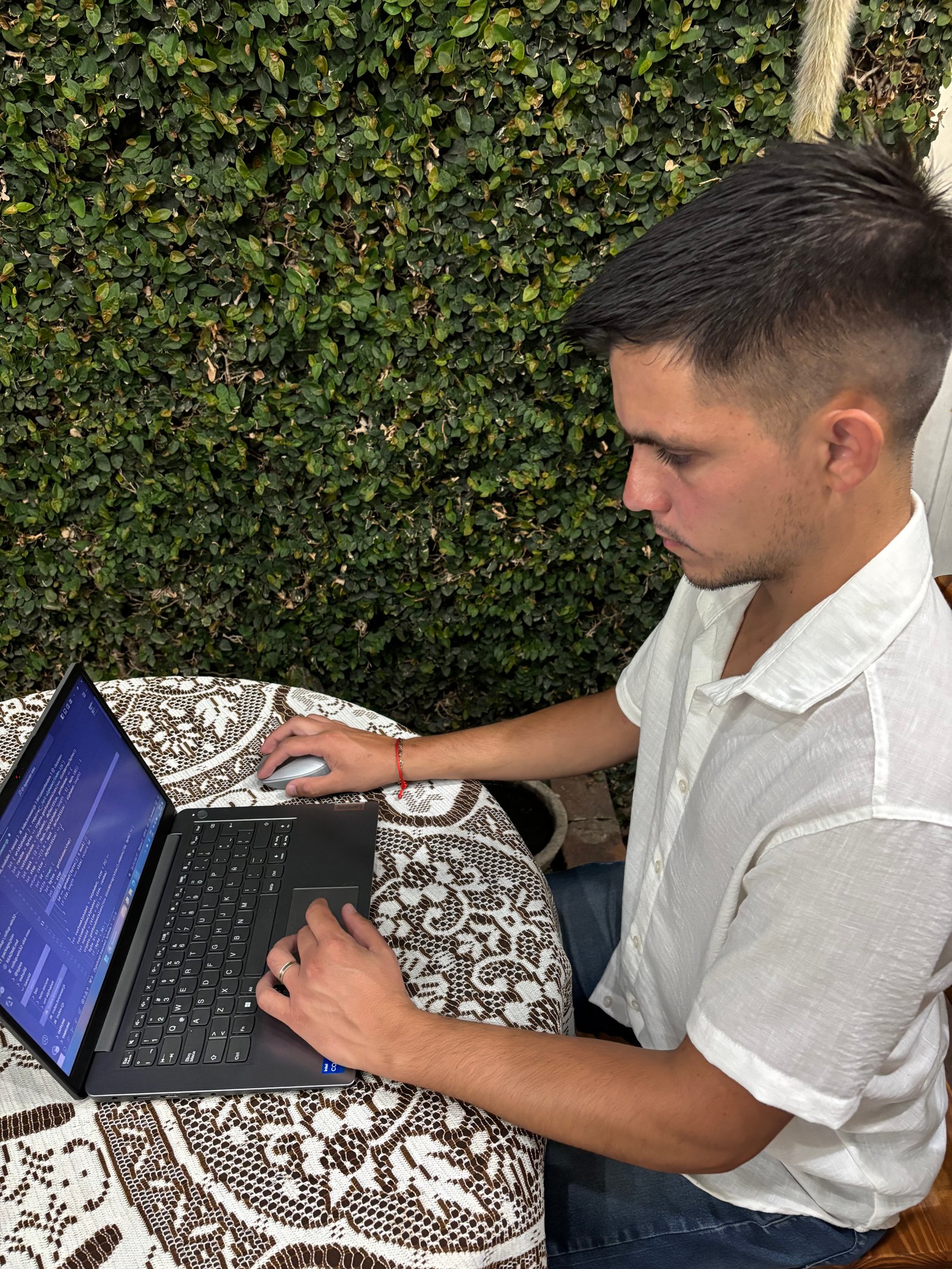 Ezequiel Gatti trabajando